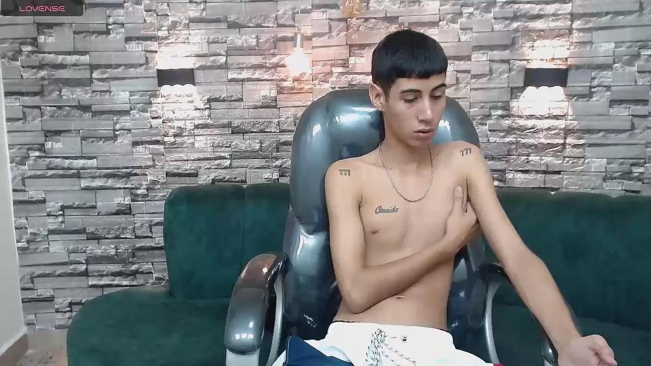 LittleFiree on Cam4 