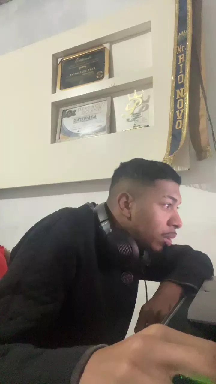 Offline LORATCHOZERA on Cam4