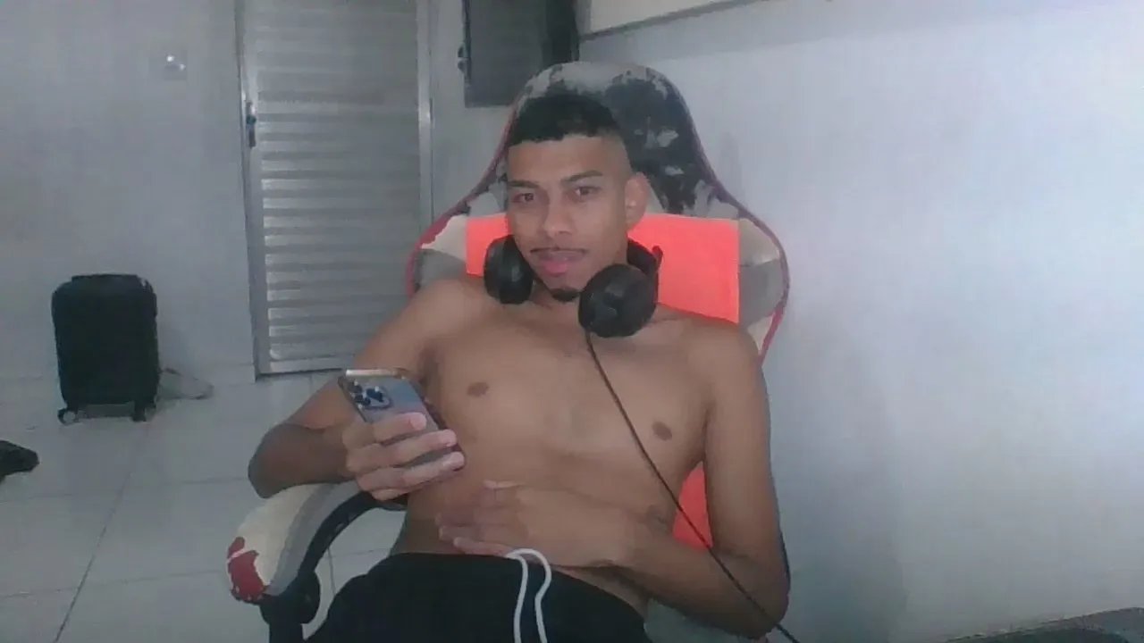 Offline LORATCHOZERA on Cam4