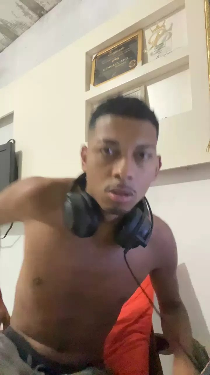 Offline LORATCHOZERA on Cam4