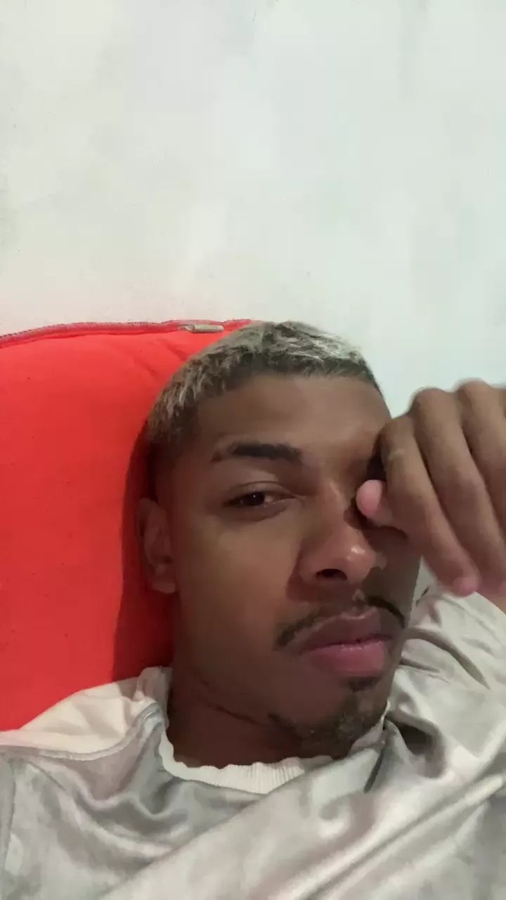 Offline LORATCHOZERA on Cam4