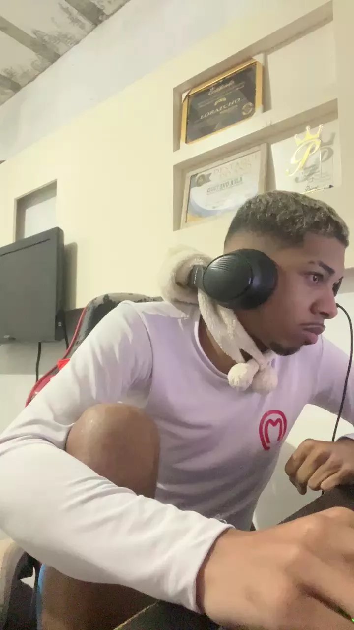 Offline LORATCHOZERA on Cam4