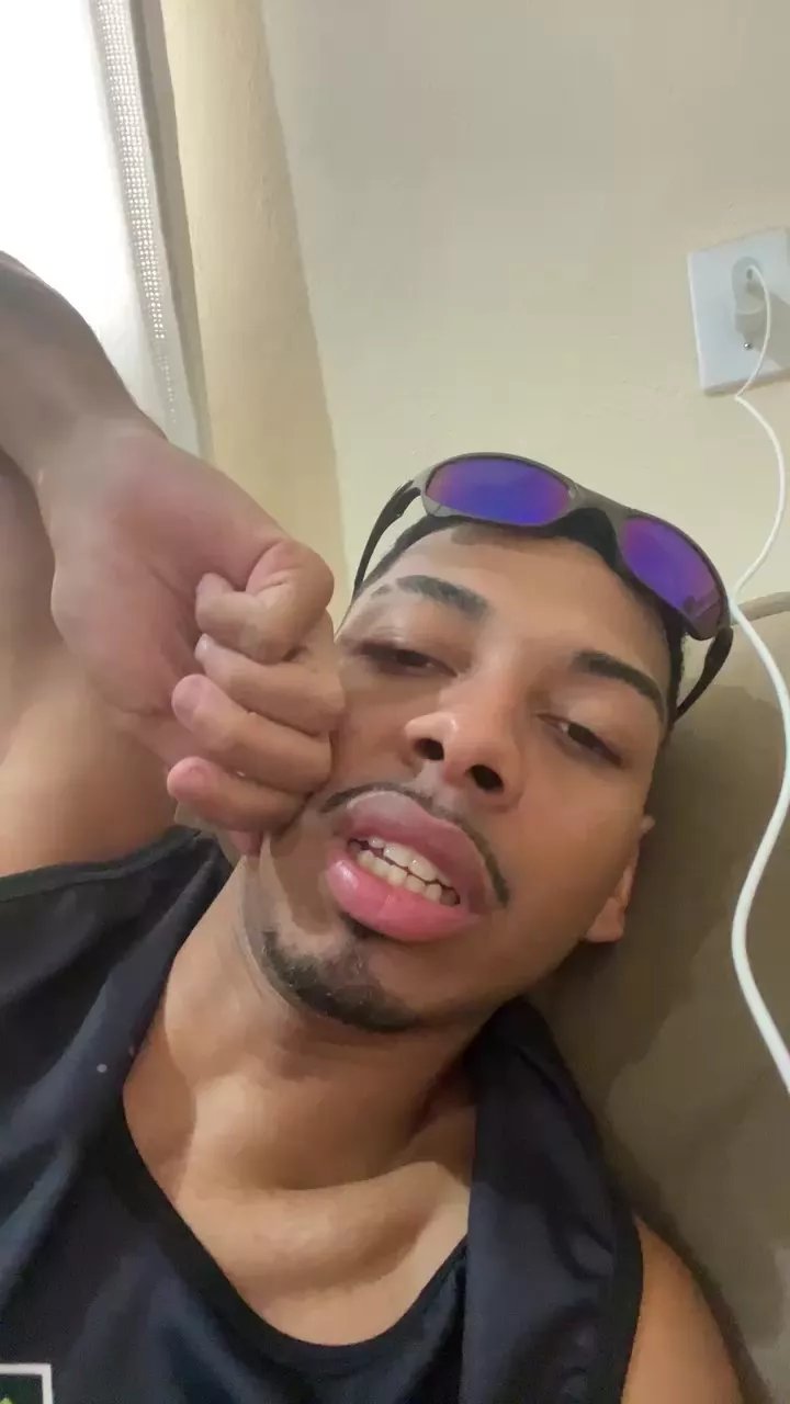 Offline LORATCHOZERA on Cam4