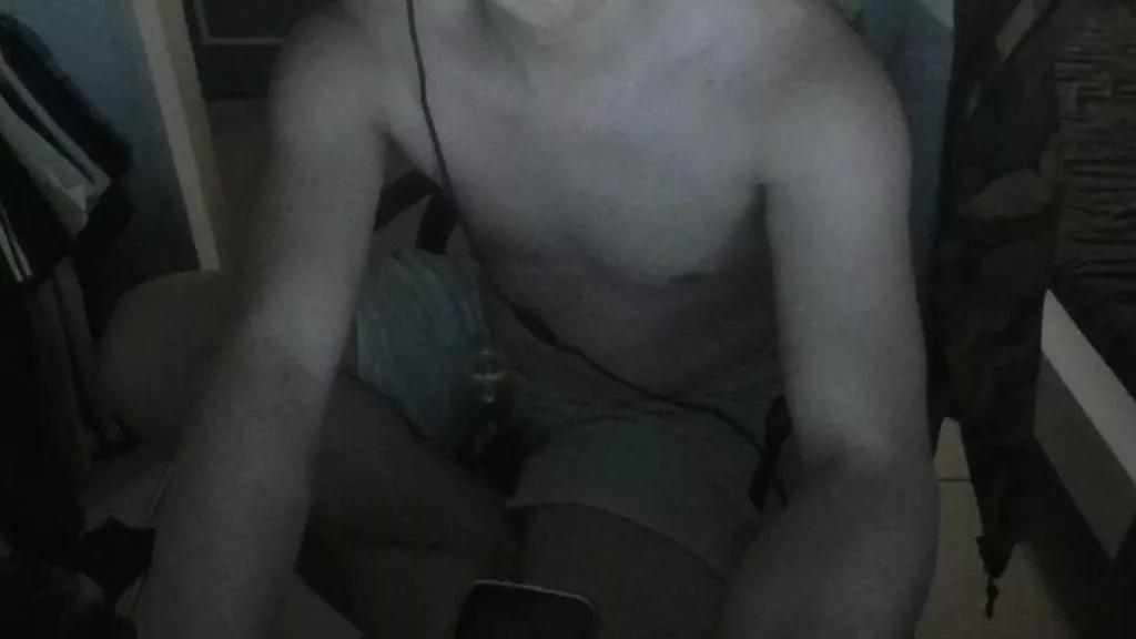 lovesickwolf64 on Cam4 