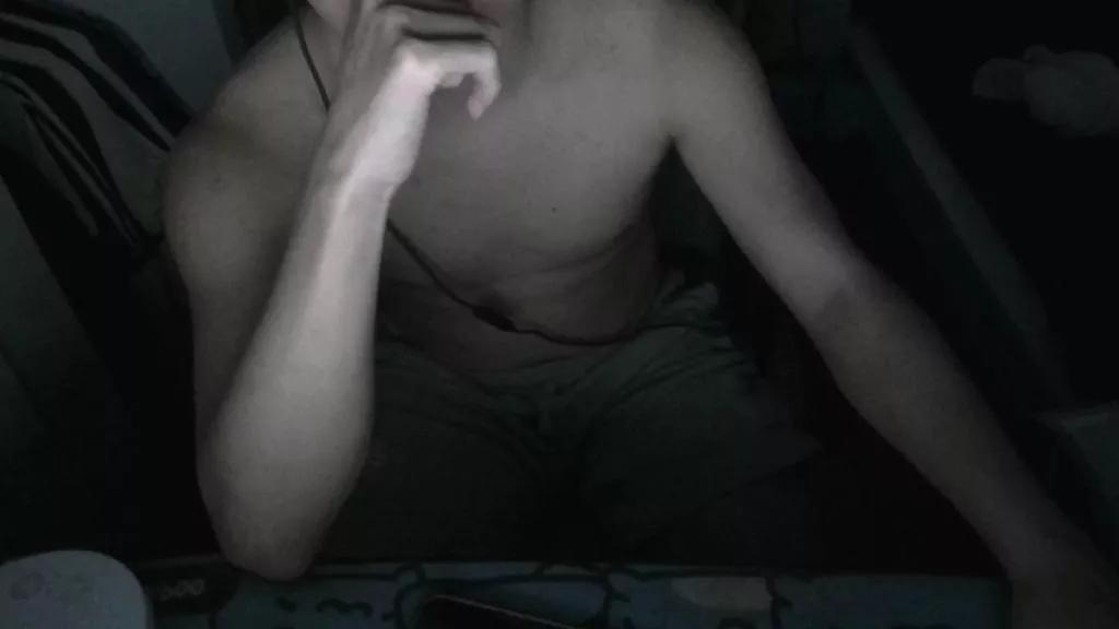 lovesickwolf64 on Cam4 