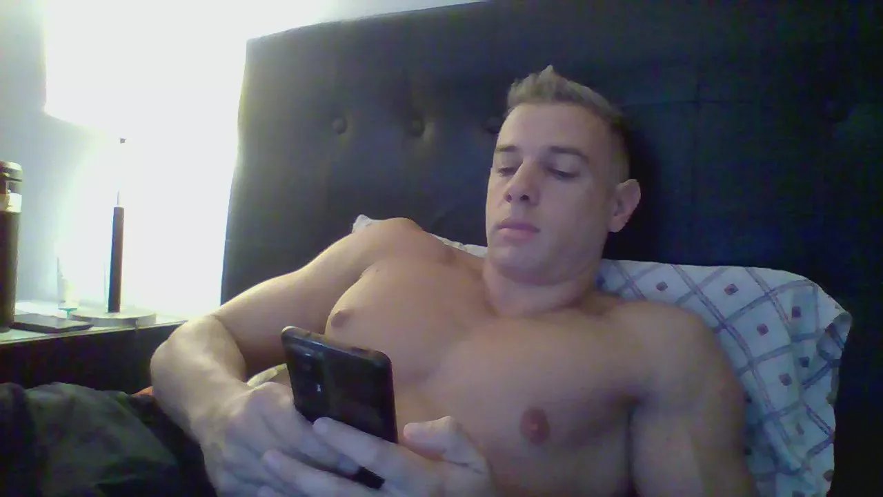 Offline Luca23millo90 on Cam4