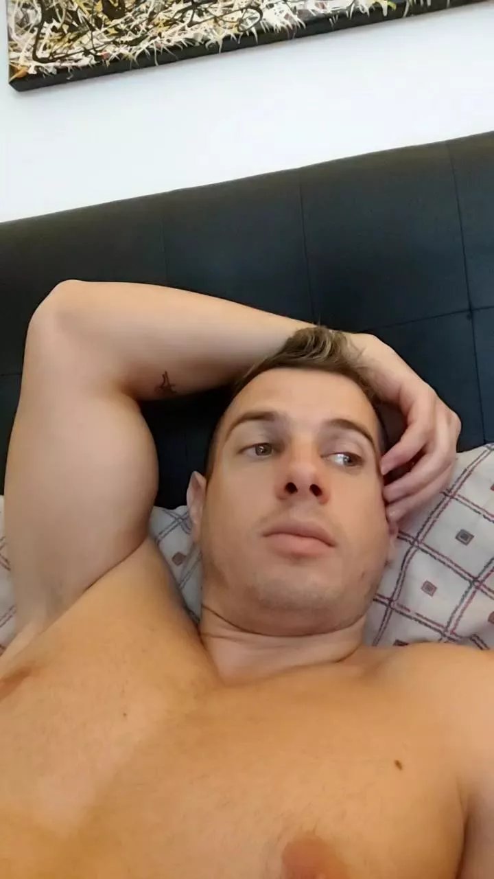 Offline Luca23millo90 on Cam4