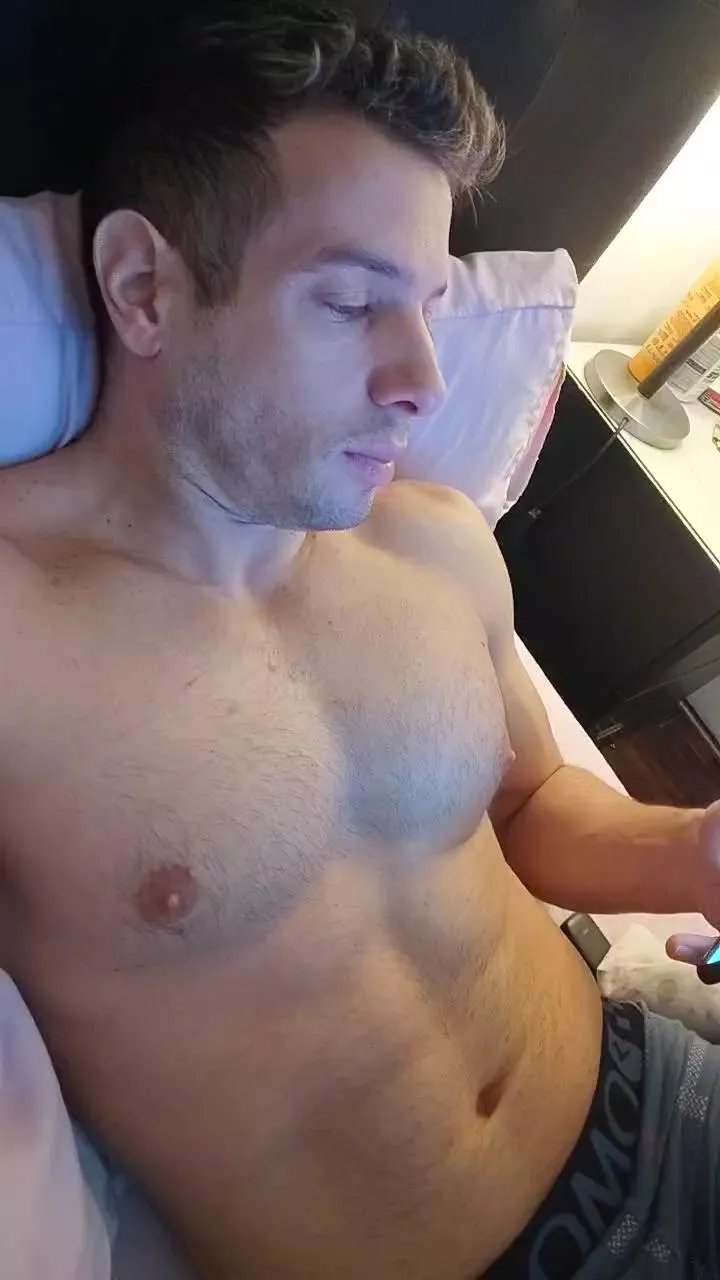 Offline Luca23millo90 on Cam4