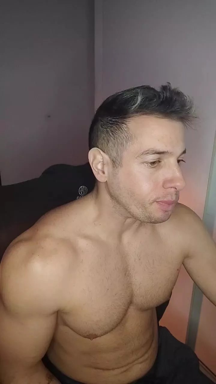 Offline Luca23millo90 on Cam4