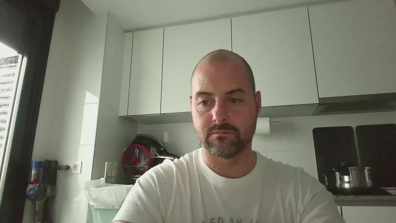 Madridhetero82 on Cam4 