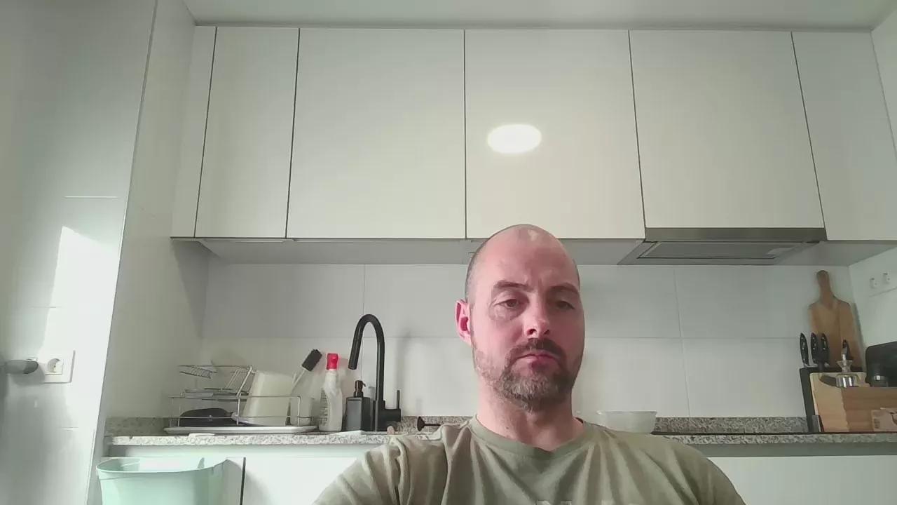 Madridhetero82 on Cam4 