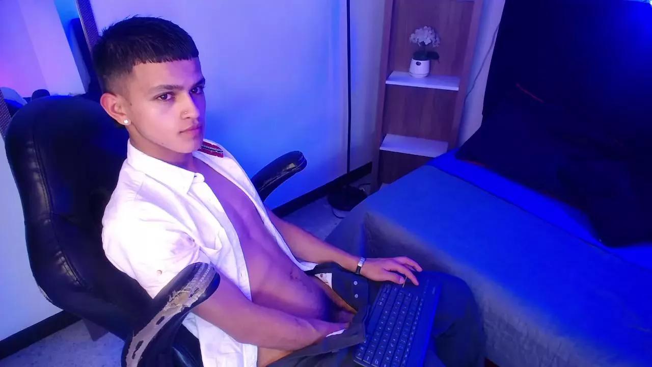 MateuusSpnn37 on Cam4 