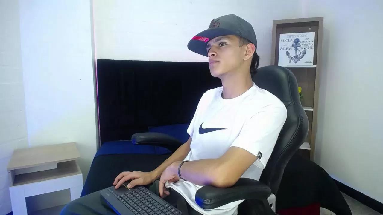 MateuusSpnn37 on Cam4 