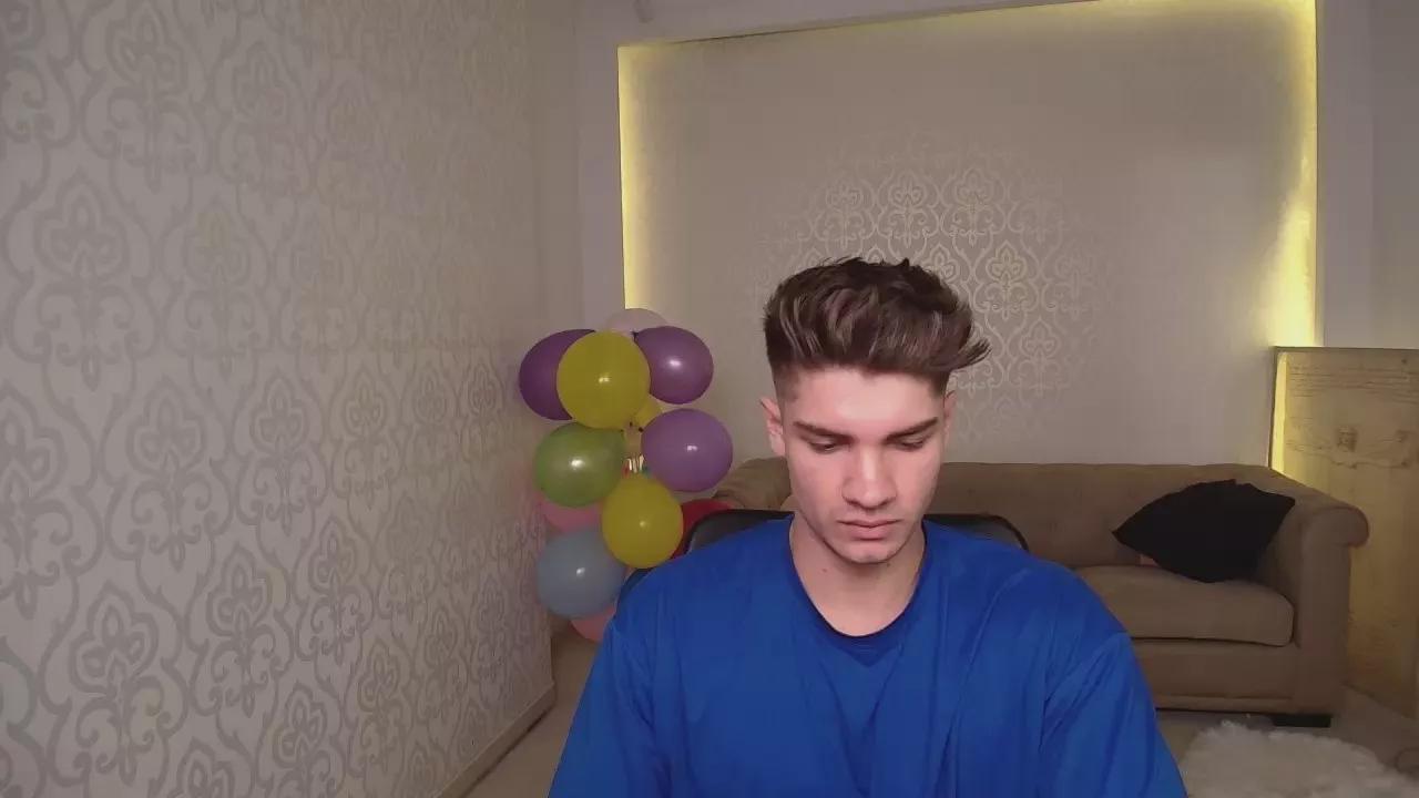 MaxKaiden on Cam4 