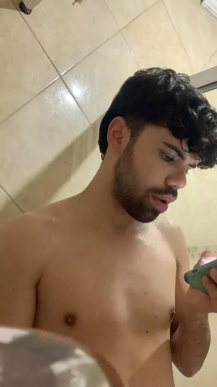 MrBadder on Cam4 