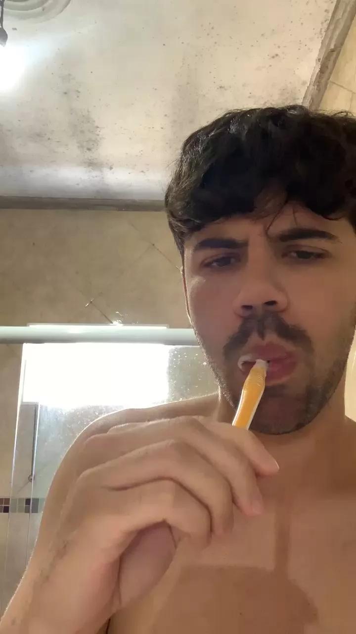 MrBadder on Cam4 