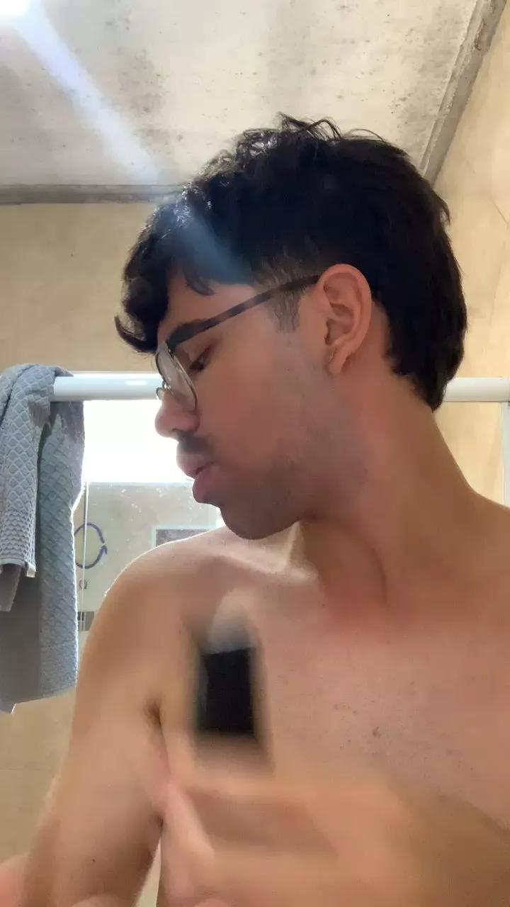MrBadder on Cam4 