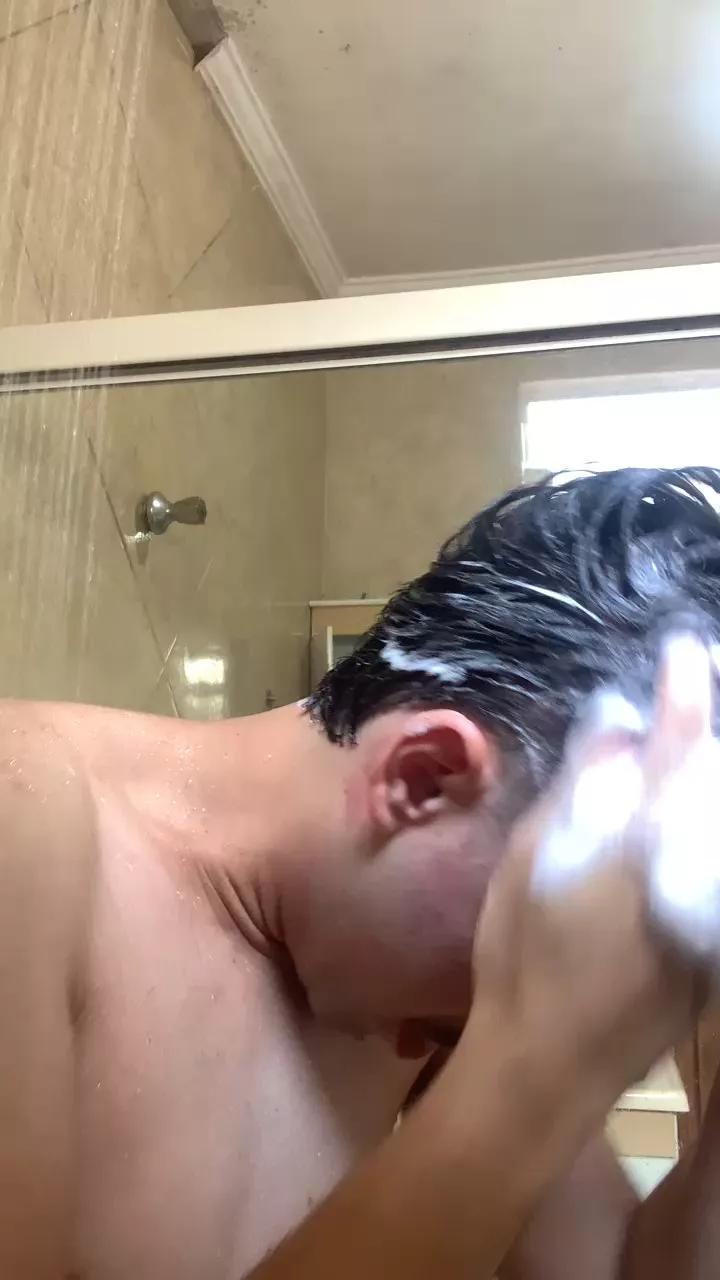 MrBadder on Cam4 