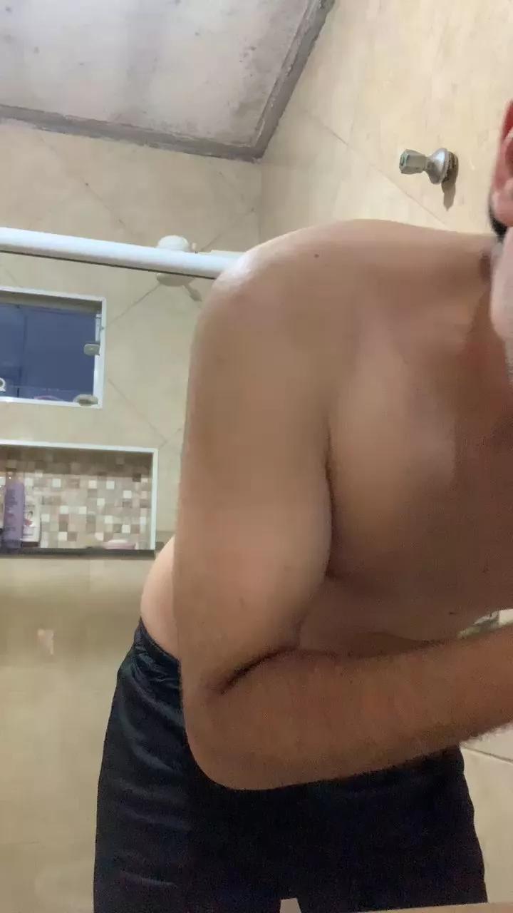 MrBadder on Cam4 
