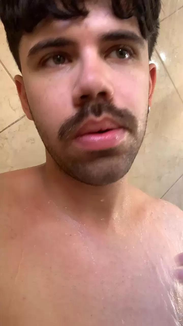 MrBadder on Cam4 