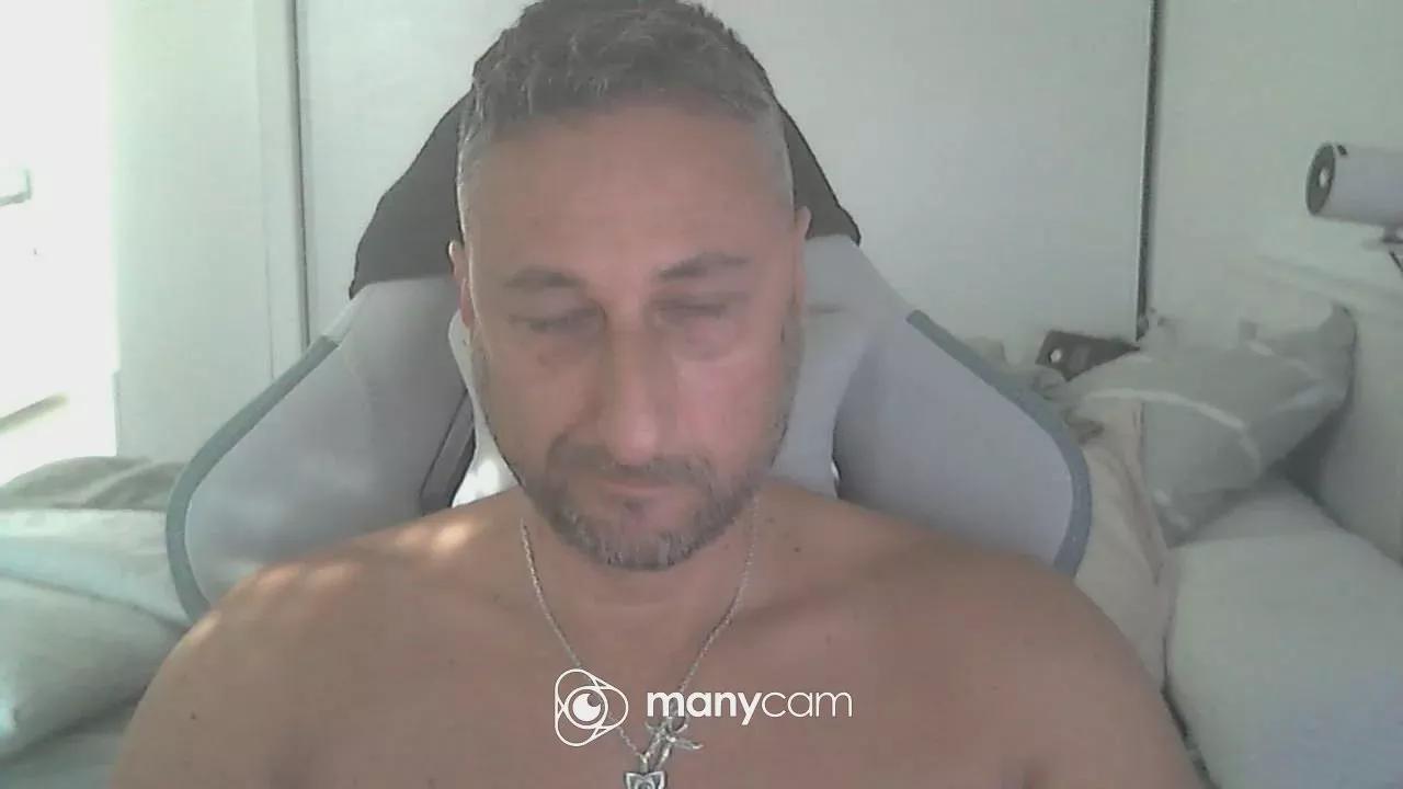 MrBigNose on Cam4 