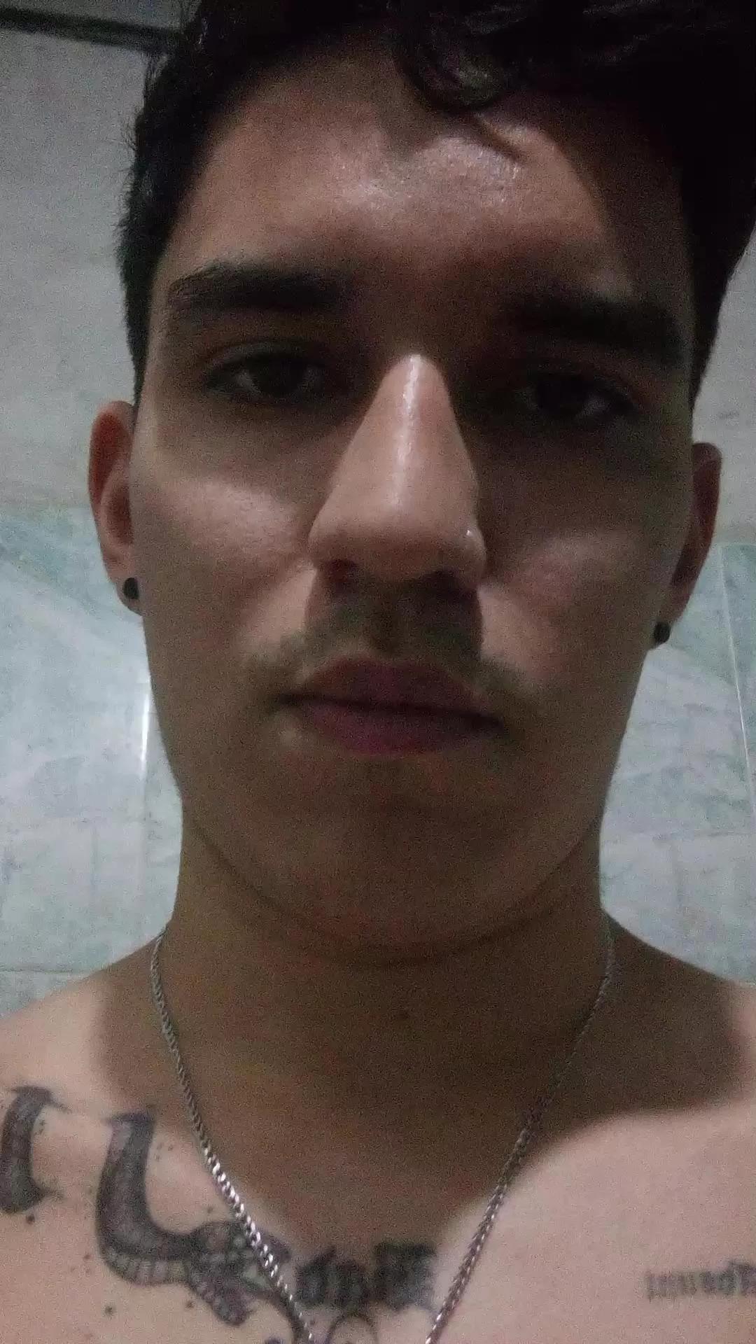 MrGuzz22 on Cam4 