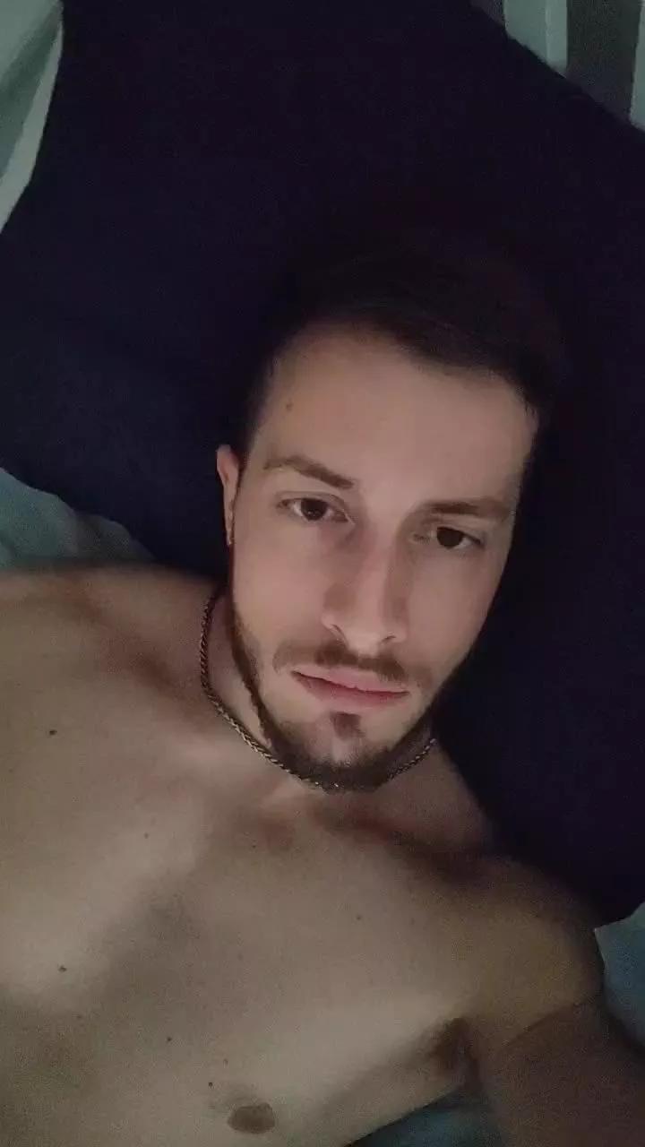 Musclexxl97 on Cam4 