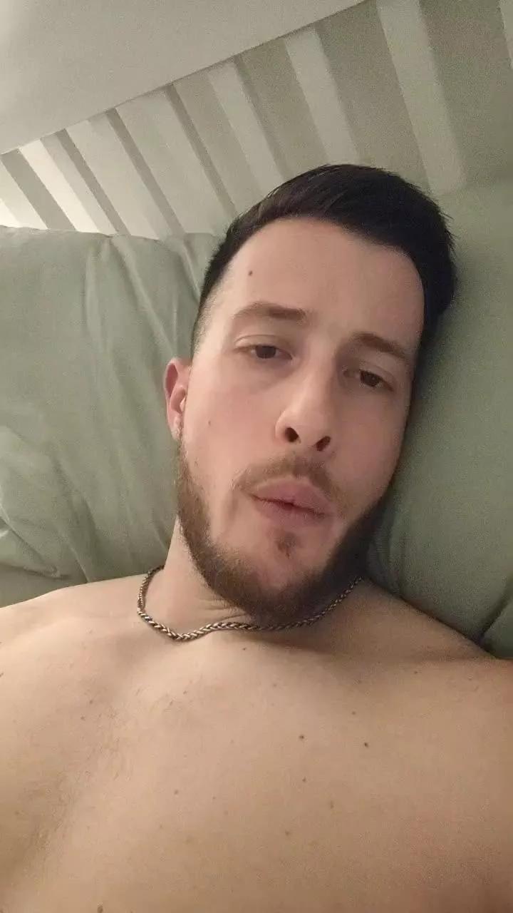 Musclexxl97 on Cam4 