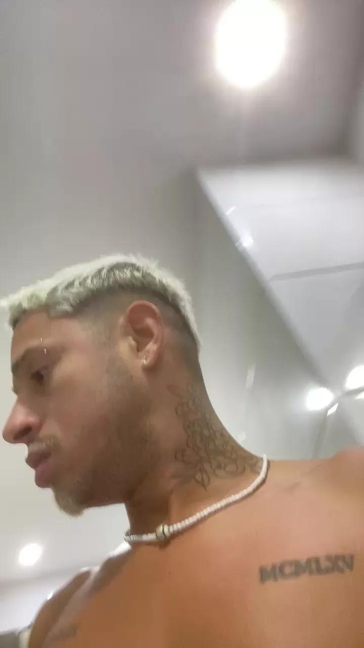 Novinho_do24 on Cam4 