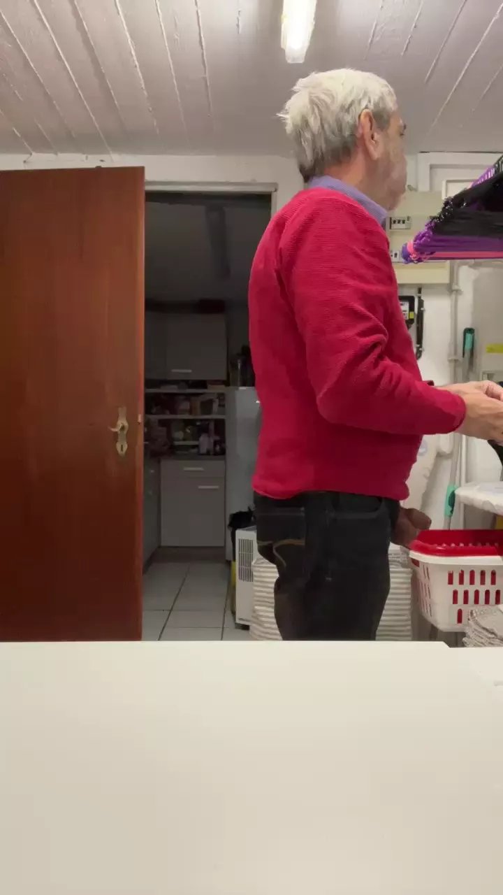 Offline NudeFun77 on Cam4