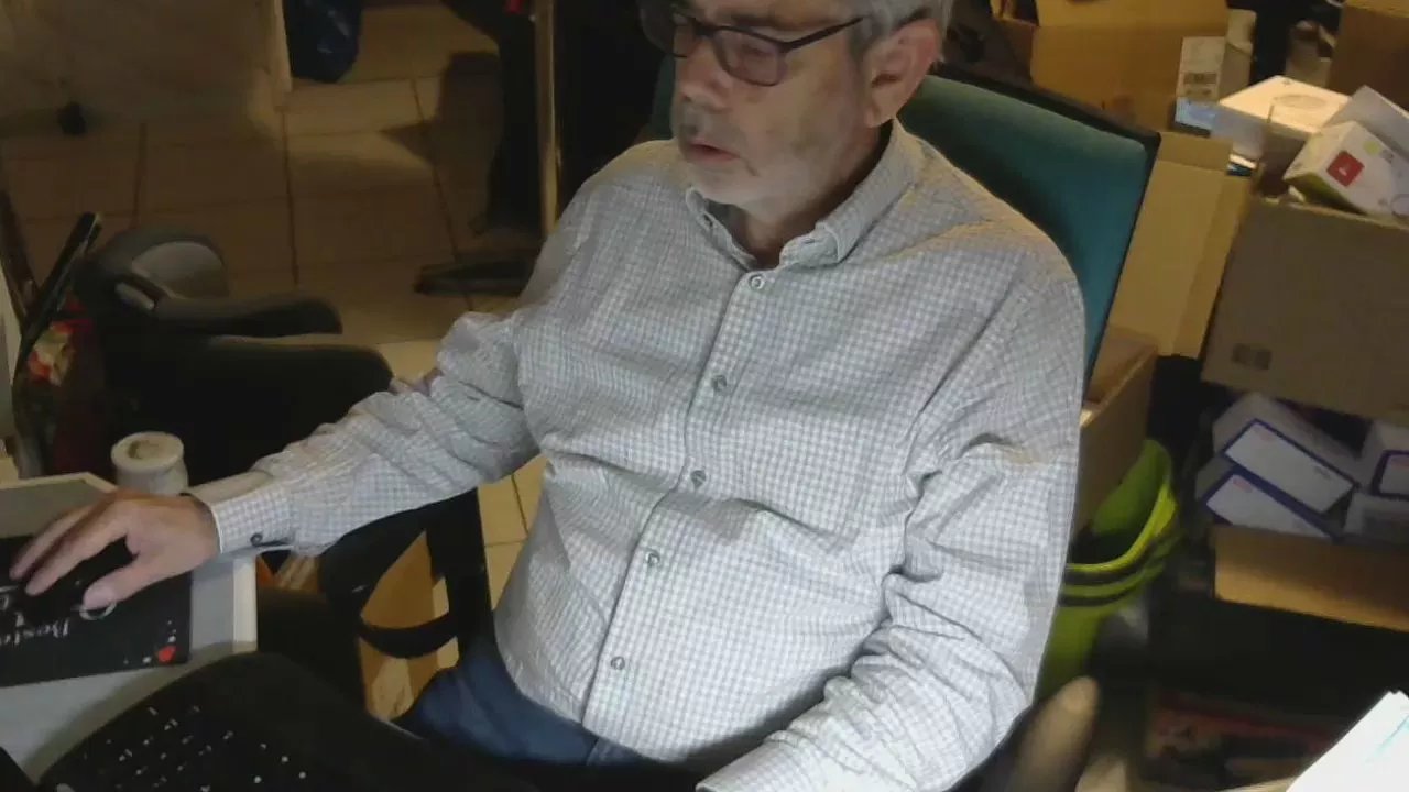 Offline NudeFun77 on Cam4