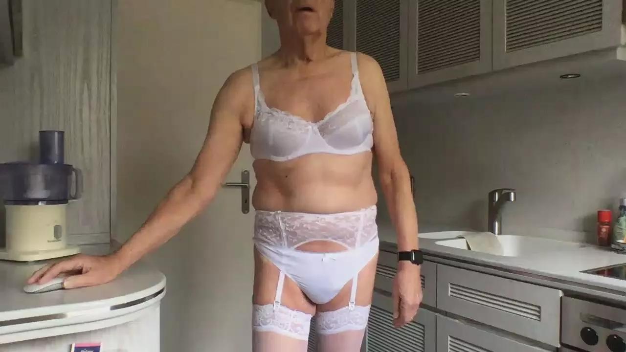 nylonfan2 on Cam4 