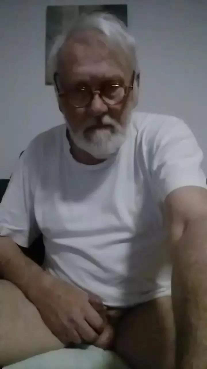 oldiefoyoun3 on Cam4 