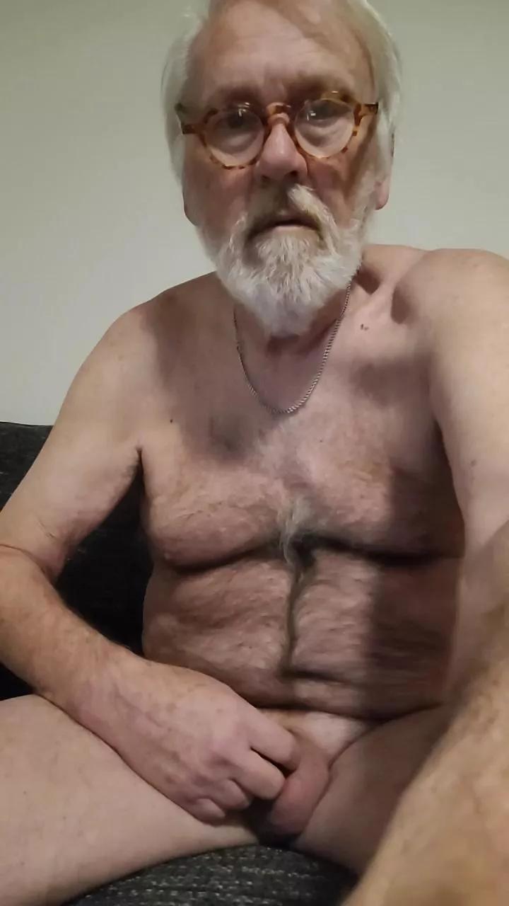 oldiefoyoun3 on Cam4 