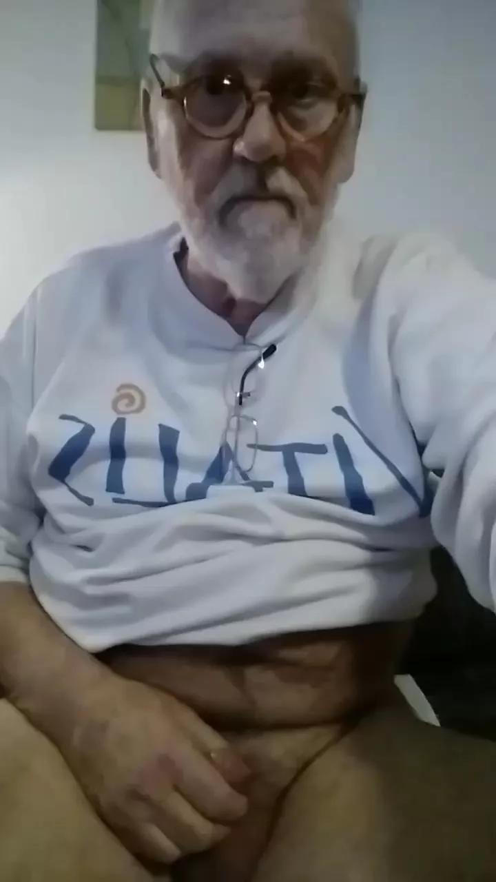 oldiefoyoun3 on Cam4 