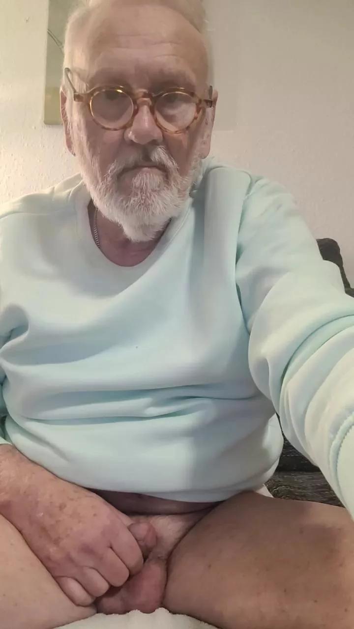 oldiefoyoun3 on Cam4 