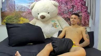 OversizedGuyss on Cam4 