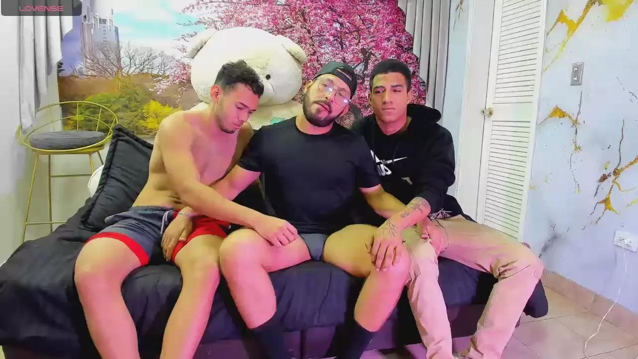 OversizedGuyss on Cam4 