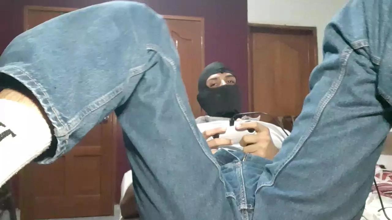 PapiFeetMx on Cam4 