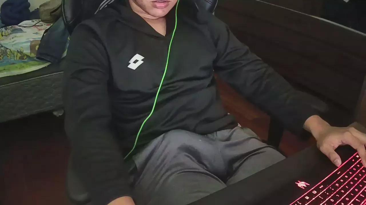 Pau_linh0 on Cam4 