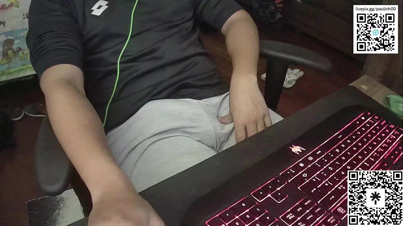 Pau_linh0 on Cam4 