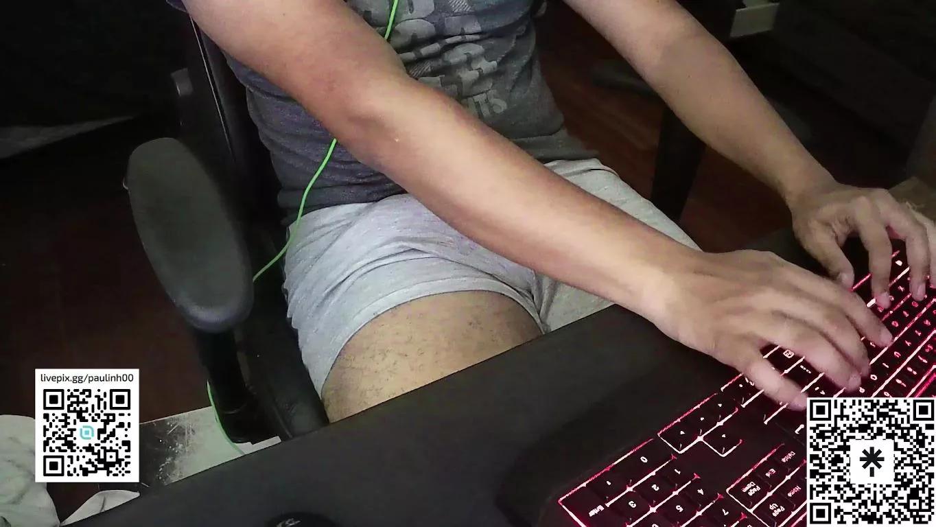 Pau_linh0 on Cam4 