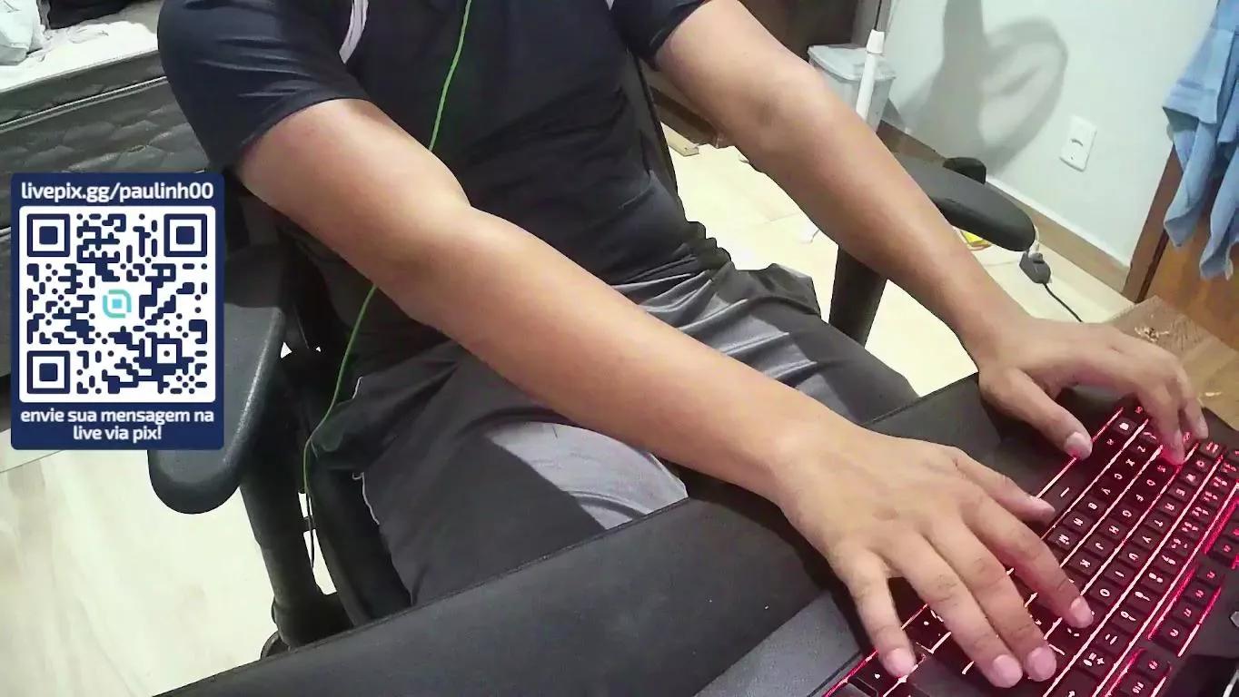 Pau_linh0 on Cam4 