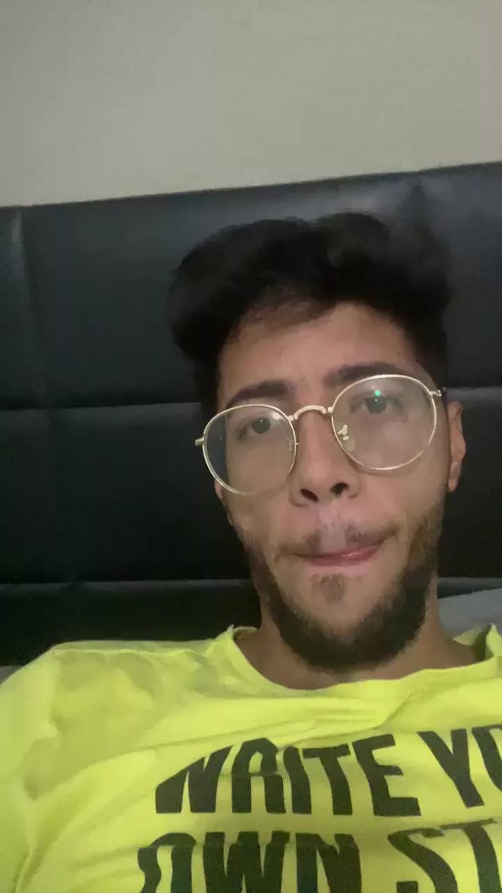 pedrozinhoo on Cam4 
