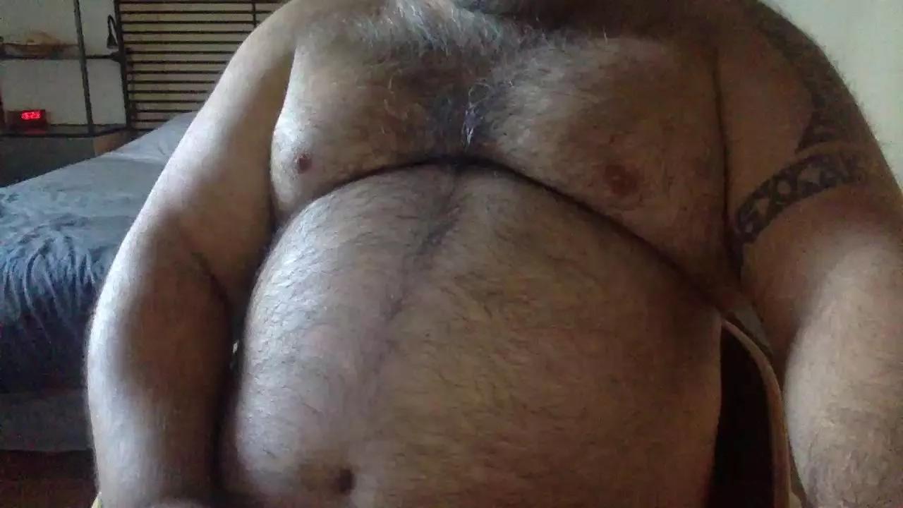 pissbear_sexy on Cam4 