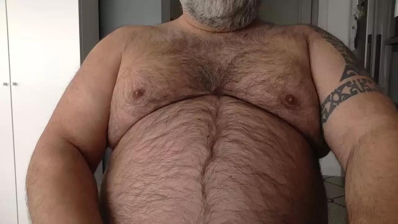 pissbear_sexy on Cam4 