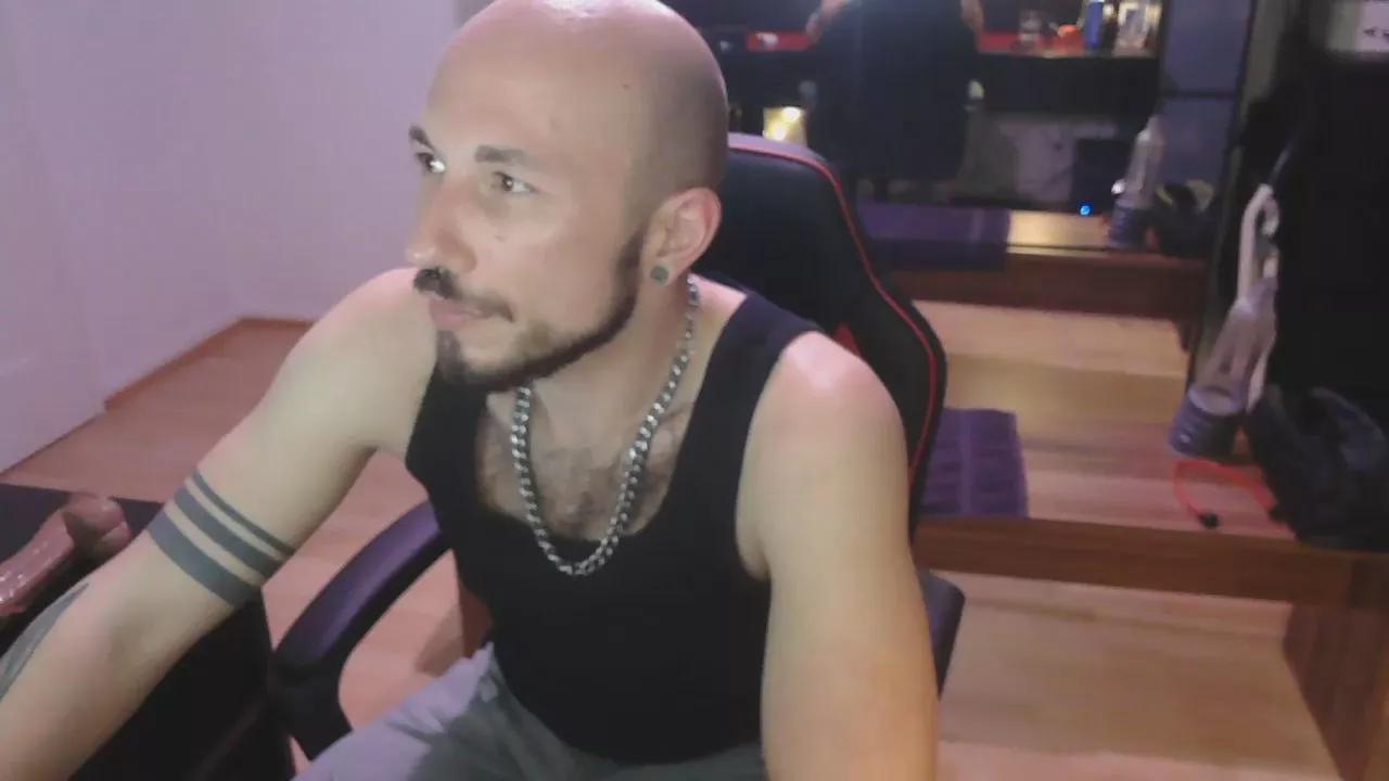 Re_Versatile on Cam4 