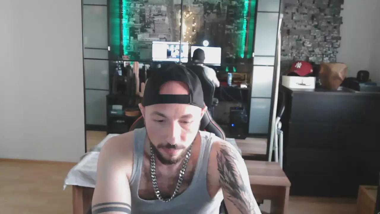 Re_Versatile on Cam4 