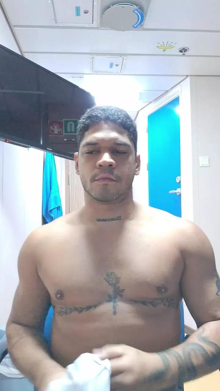 RealCria on Cam4 