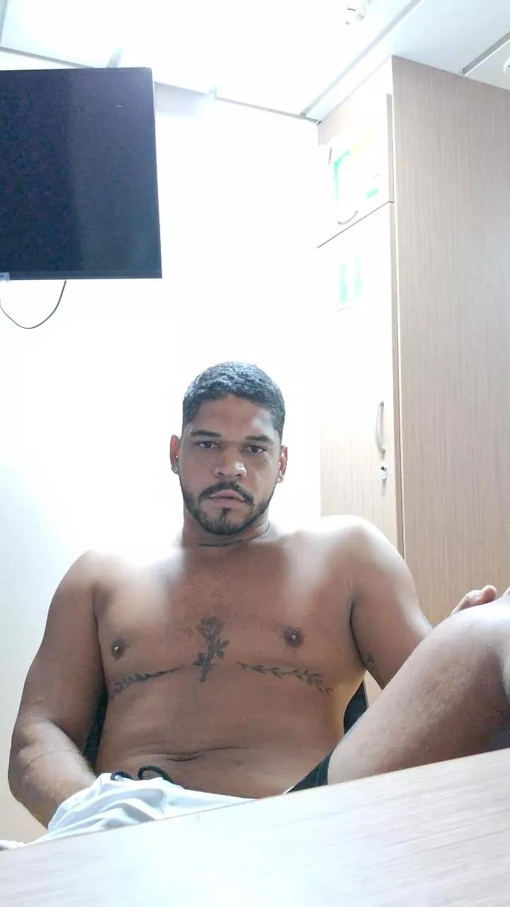 RealCria on Cam4 